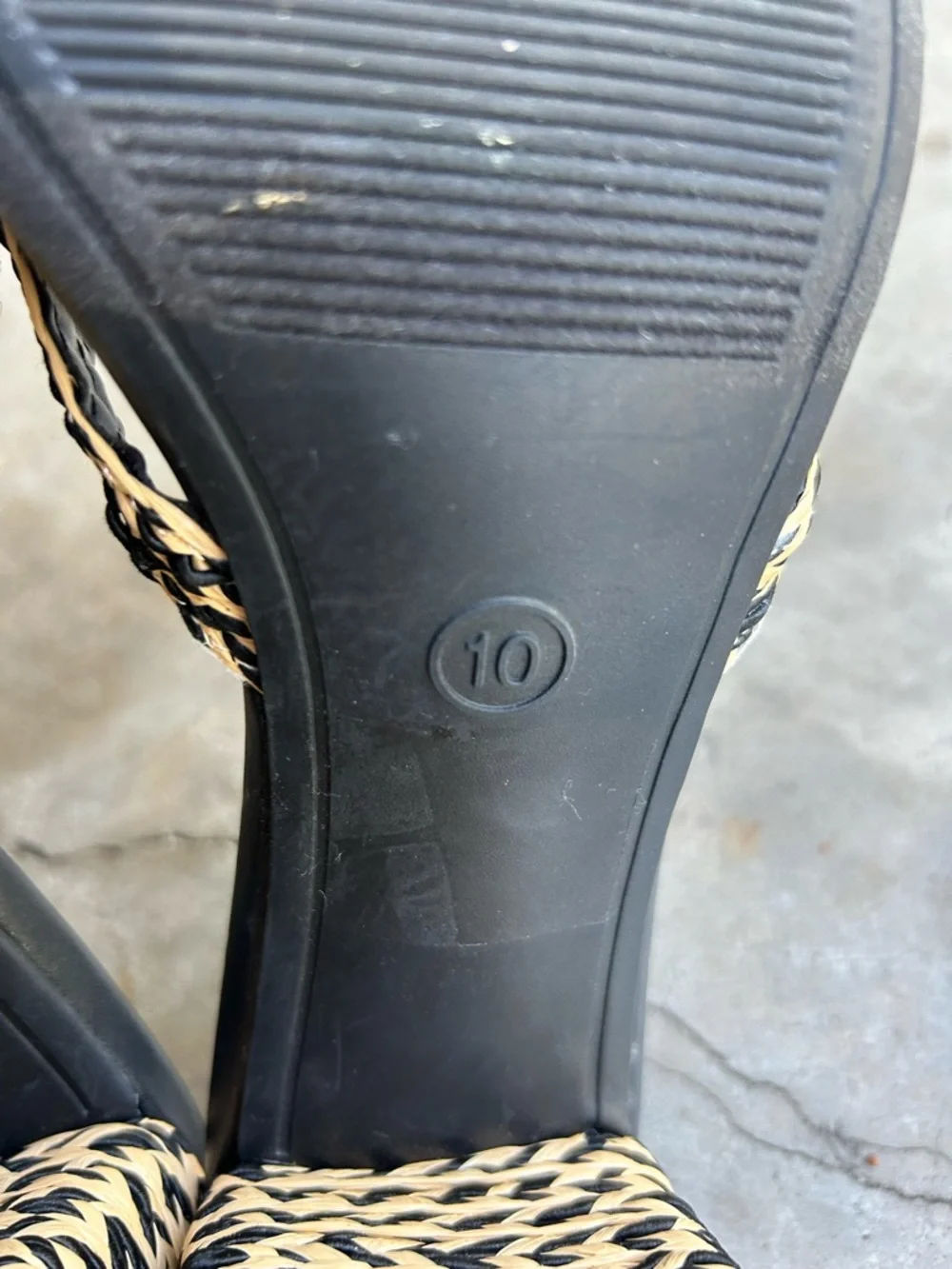 Universal Thread Heels - Picture 6 of 7